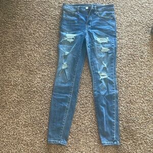 Like new size 6 regular Maurices everflex high rise jeans.